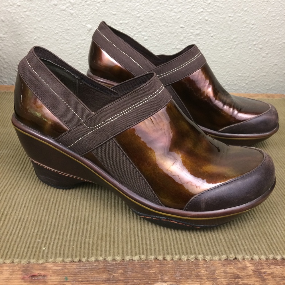 Jambu Clogs - Picture 2 of 7